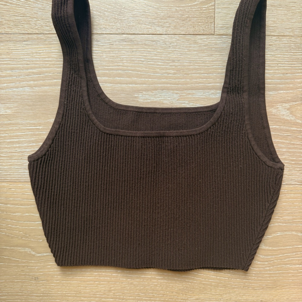 Aritzia sculpt tank
